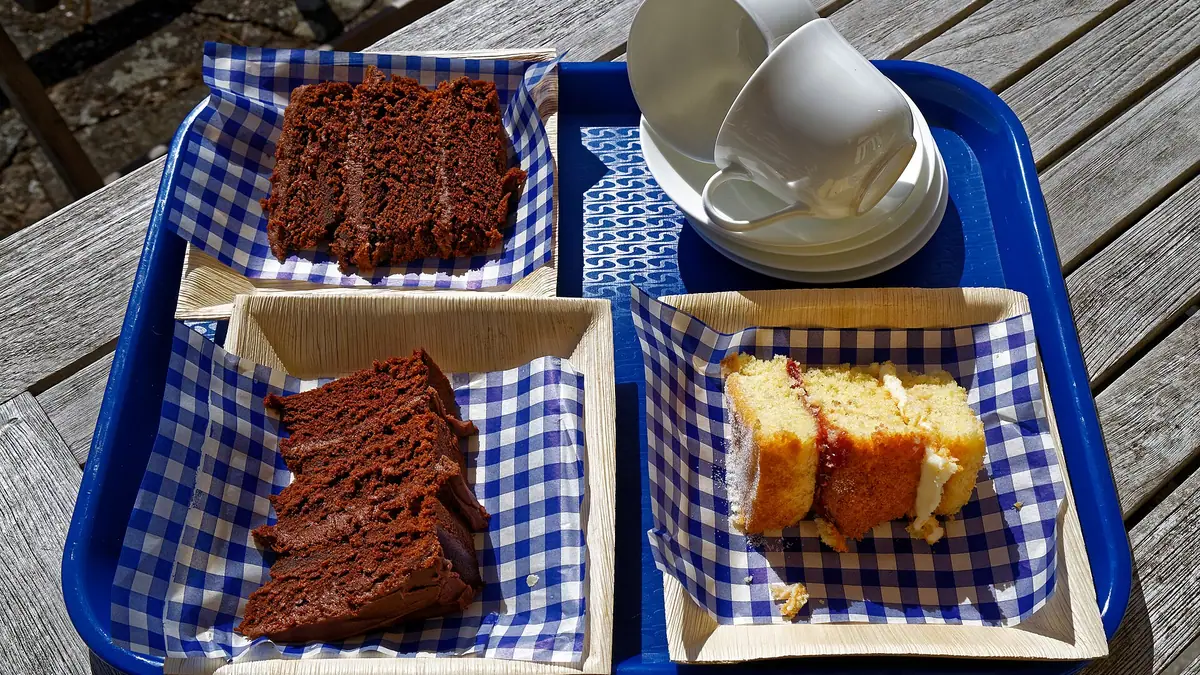 Caira’s Cakes and Bakes – cake shop in Caerphilly town centre